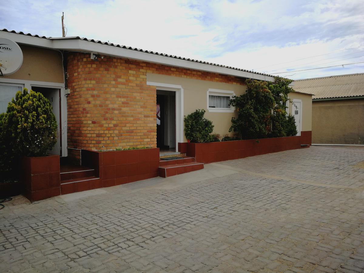 Villelodge Accommodation Lüderitz Exteriör bild